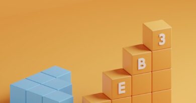 a blue block sitting on top of a yellow block